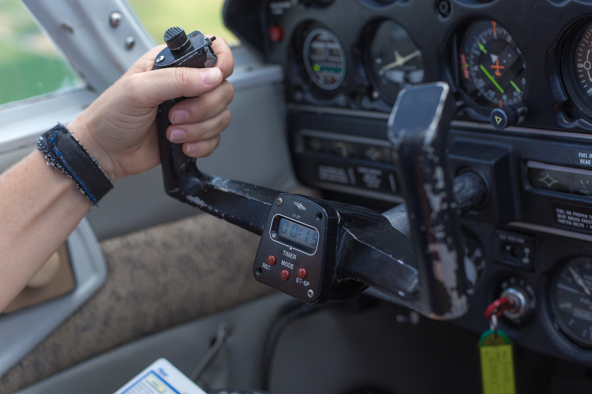 Cessna cockpit yoke and instruments